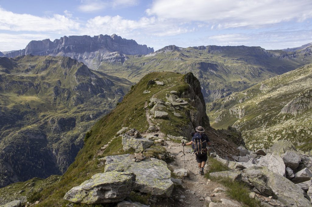 Peak Man Hiking Trekking Hiker  - mel_88 / Pixabay