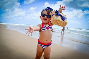Open Arms Child Happy To Smiling  - cynthia_groth / Pixabay