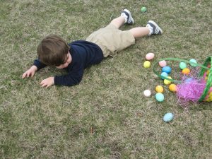 Falling Easter Mess Easter Basket  - lisatener / Pixabay